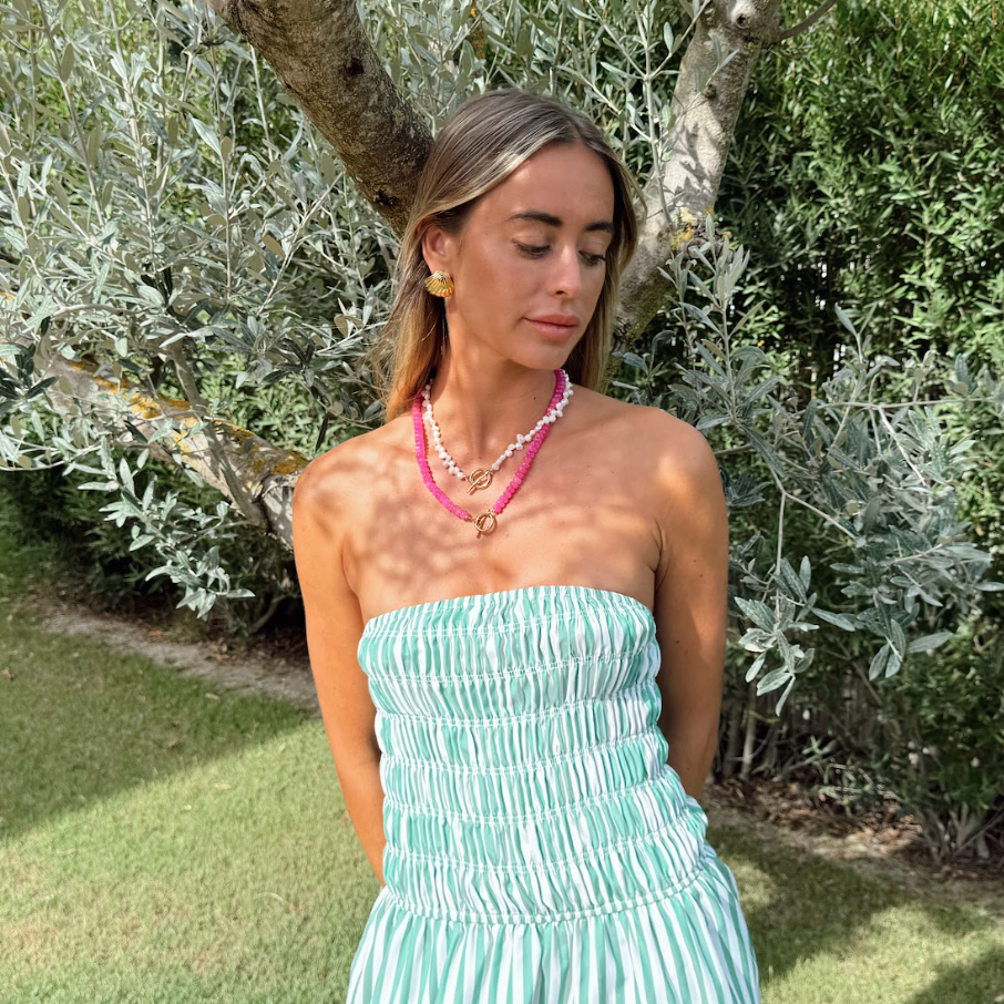 18-inch pearl necklace with a sleek, uniform strand of radiant white pearls.
A must-have in any jewelry collection—ideal for gifting, layering, or bridal wear.