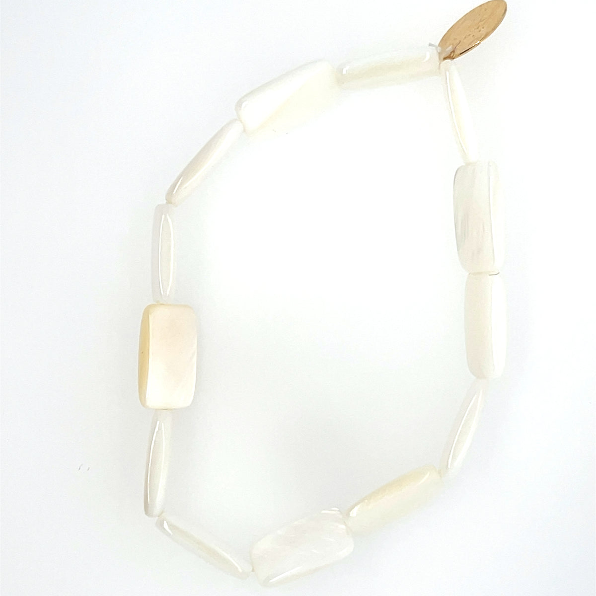Stylish 2.75-inch diameter bracelet with 0.5-inch flat pearl tiles, offering a sleek, modern touch.