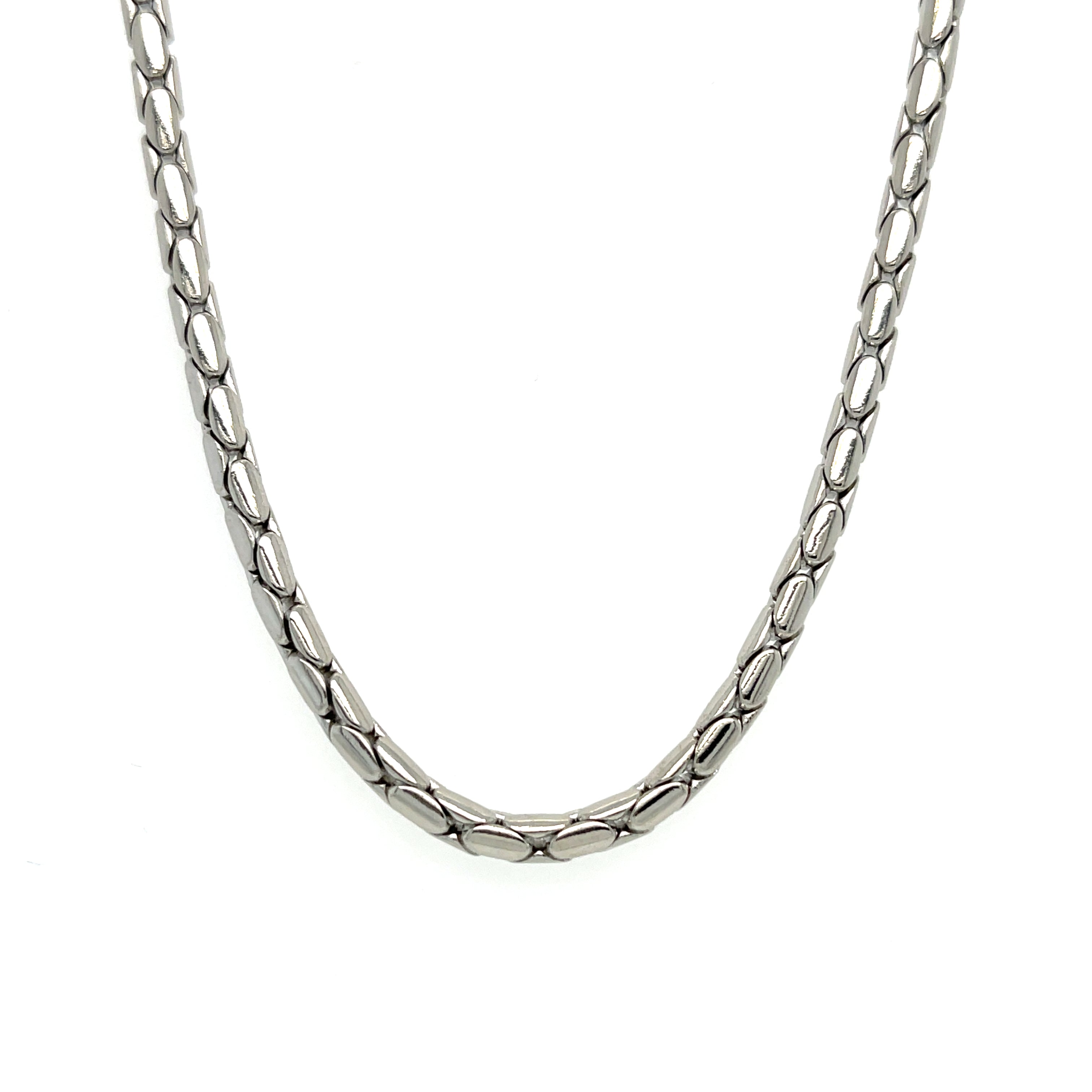 18-inch rhodium plated textured chain necklace with intricate link design for added shimmer.
Durable and tarnish-resistant—perfect for layering or wearing solo with pendants.