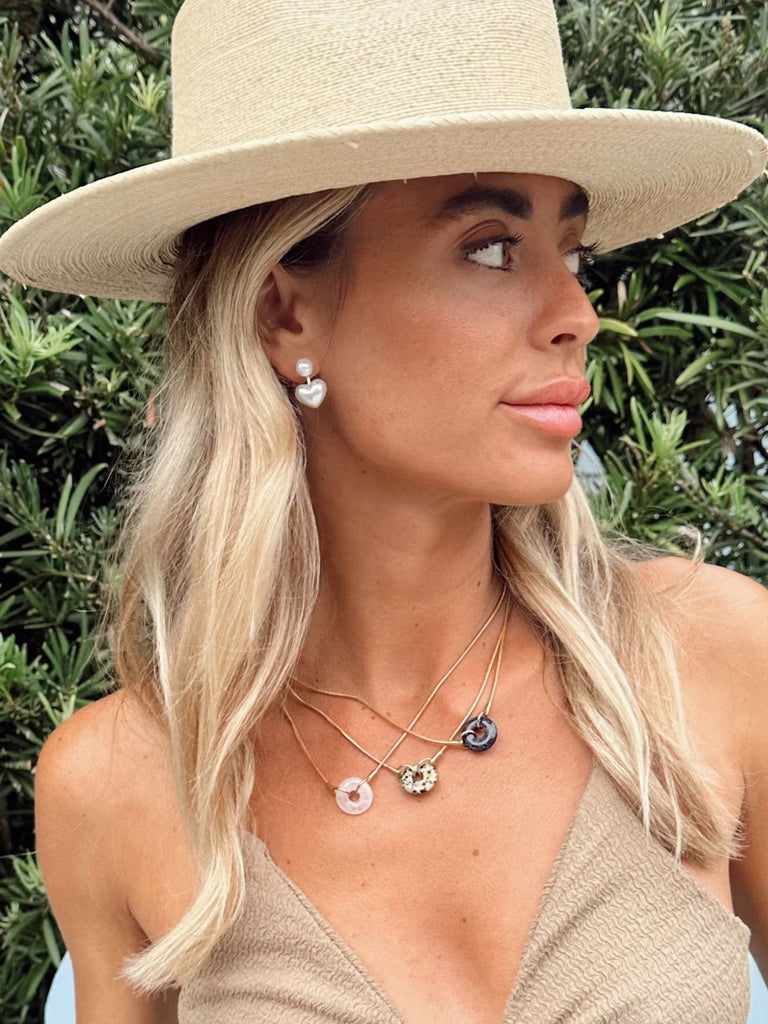 Women’s 18in gold-plated necklace featuring a small pink gemstone pendant – elegant and dainty everyday accessory