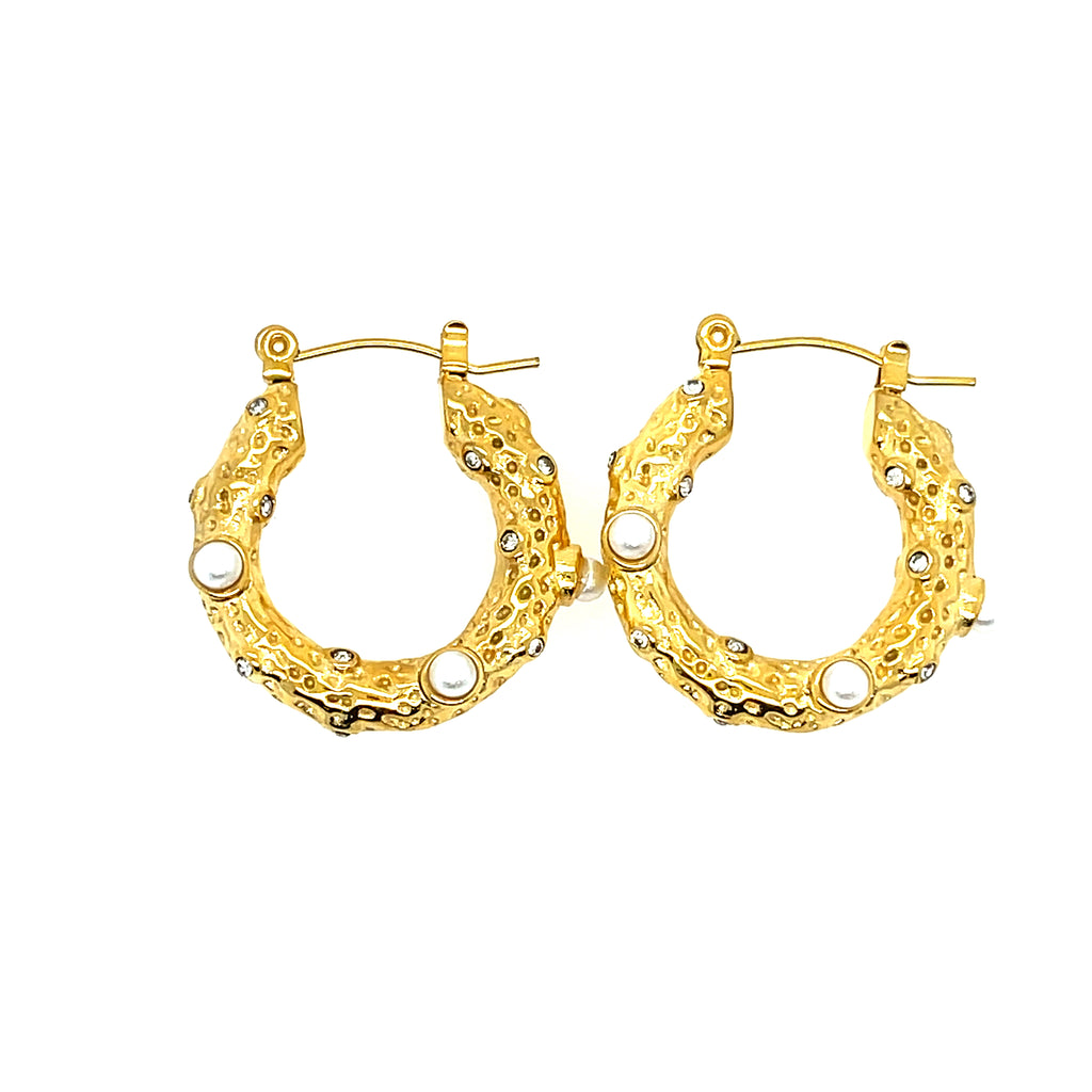 1-inch gold plated stainless steel hammered earrings featuring elegant pearl accents for timeless charm.
Perfect statement jewelry for women—ideal for weddings, formal events, or everyday sophistication.