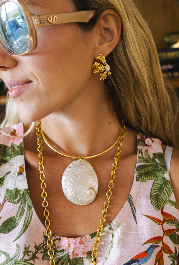 Gold-plated 1.5in stainless steel earrings featuring a central pearl – timeless and feminine jewelry for everyday or formal wear