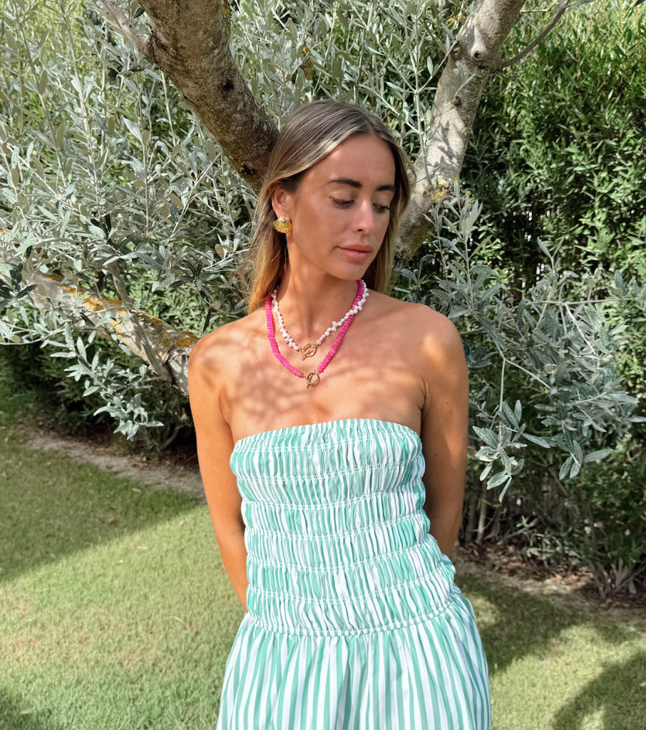 18-inch pearl necklace with a sleek, uniform strand of radiant white pearls.
A must-have in any jewelry collection—ideal for gifting, layering, or bridal wear.