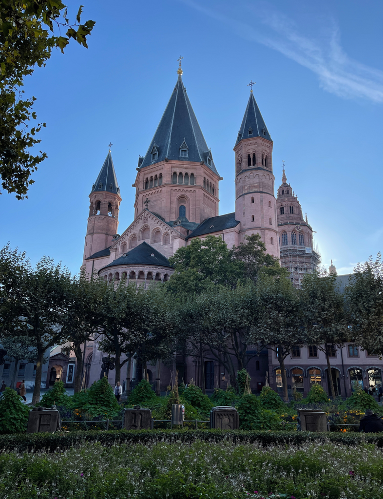 Marvel at the towering Mainz Cathedral, a masterpiece of Romanesque architecture and centuries of history.