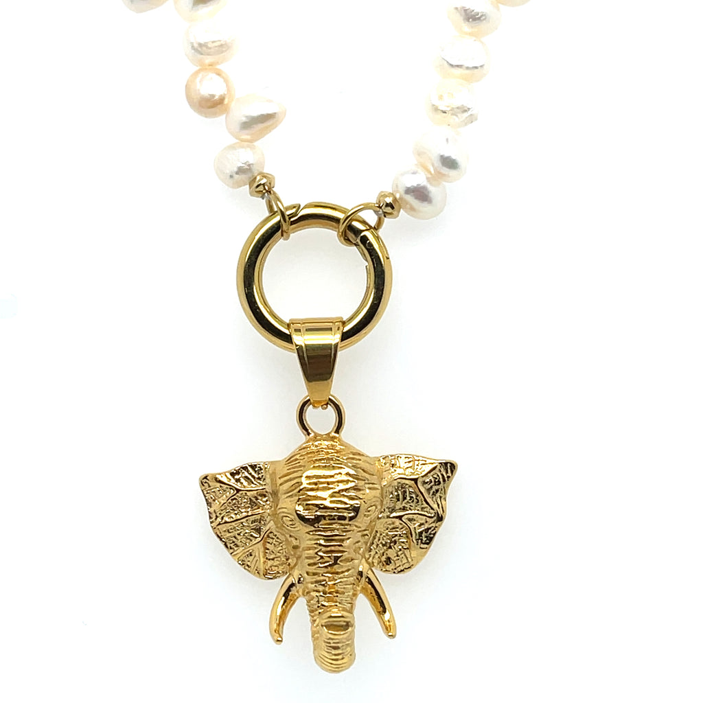 Gold plated stainless steel pendant measuring 30mm by 32mm, custom made for Love, Ellison necklace collections.
Timeless and versatile accessory—perfect for enhancing your jewelry style with Love, Ellison.