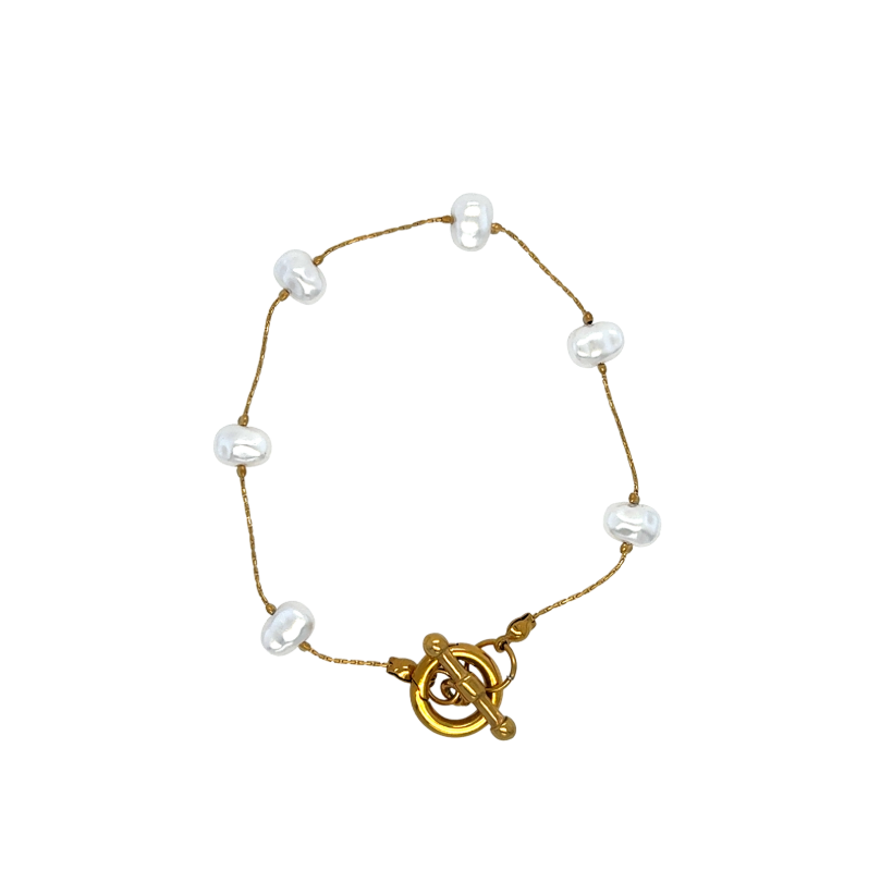 womens faux Pearl bracelet with a gold clasp