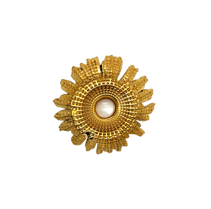 Gold brooch with a central pearl and clasp on back